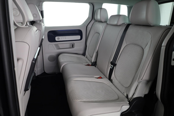 Volkswagen ID. Buzz 1st Max 77kWh 204 pk | Navigatie | Elektr. trekhaak | Parkeersensoren (Park assist) | Rondomzicht camera | Adaptieve cruise control | Stoelverwarming | Elektr. schuifdeuren |