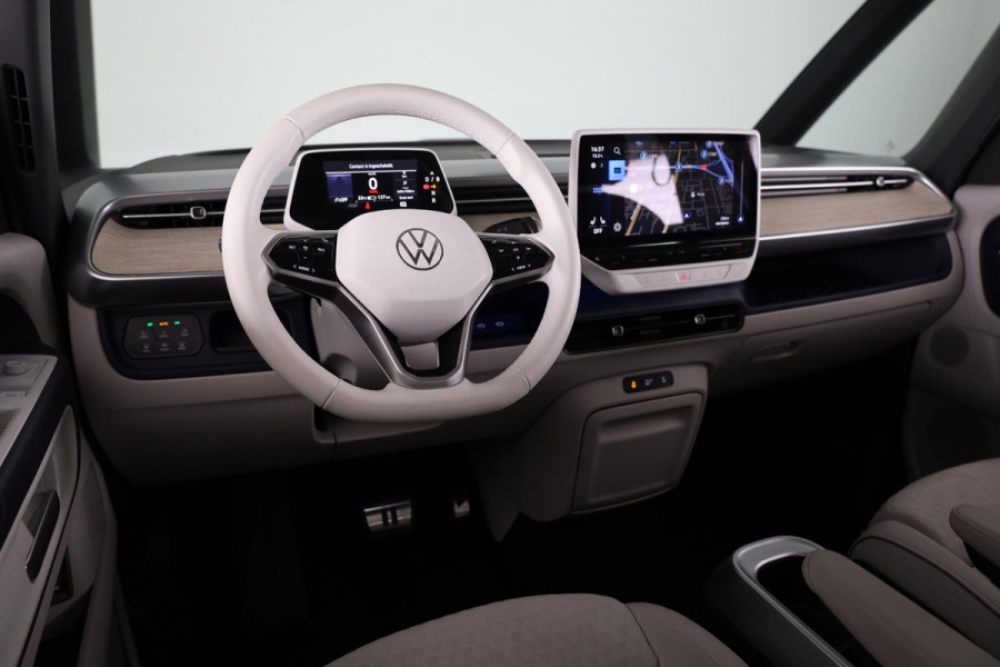 Volkswagen ID. Buzz 1st Max 77kWh 204 pk | Navigatie | Elektr. trekhaak | Parkeersensoren (Park assist) | Rondomzicht camera | Adaptieve cruise control | Stoelverwarming | Elektr. schuifdeuren |