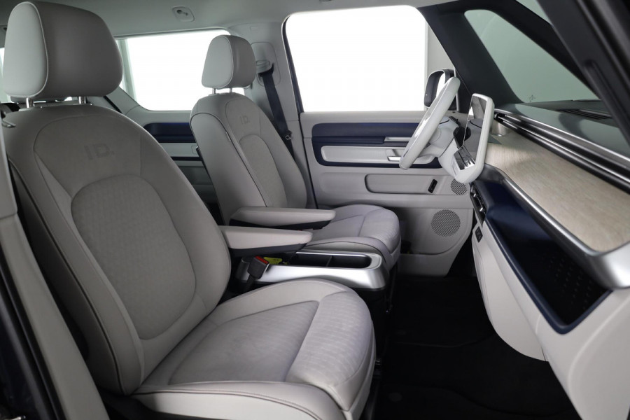 Volkswagen ID. Buzz 1st Max 77kWh 204 pk | Navigatie | Elektr. trekhaak | Parkeersensoren (Park assist) | Rondomzicht camera | Adaptieve cruise control | Stoelverwarming | Elektr. schuifdeuren |