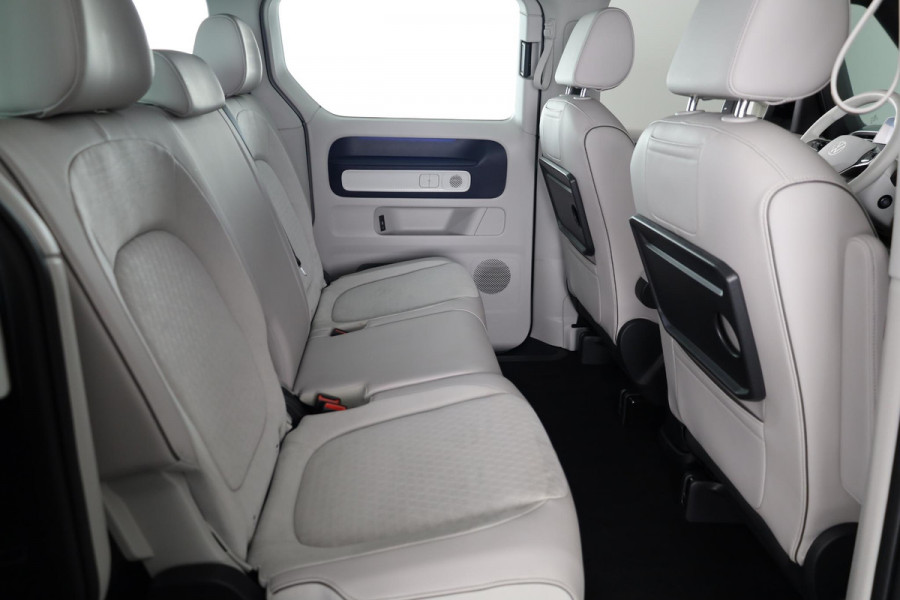 Volkswagen ID. Buzz 1st Max 77kWh 204 pk | Navigatie | Elektr. trekhaak | Parkeersensoren (Park assist) | Rondomzicht camera | Adaptieve cruise control | Stoelverwarming | Elektr. schuifdeuren |