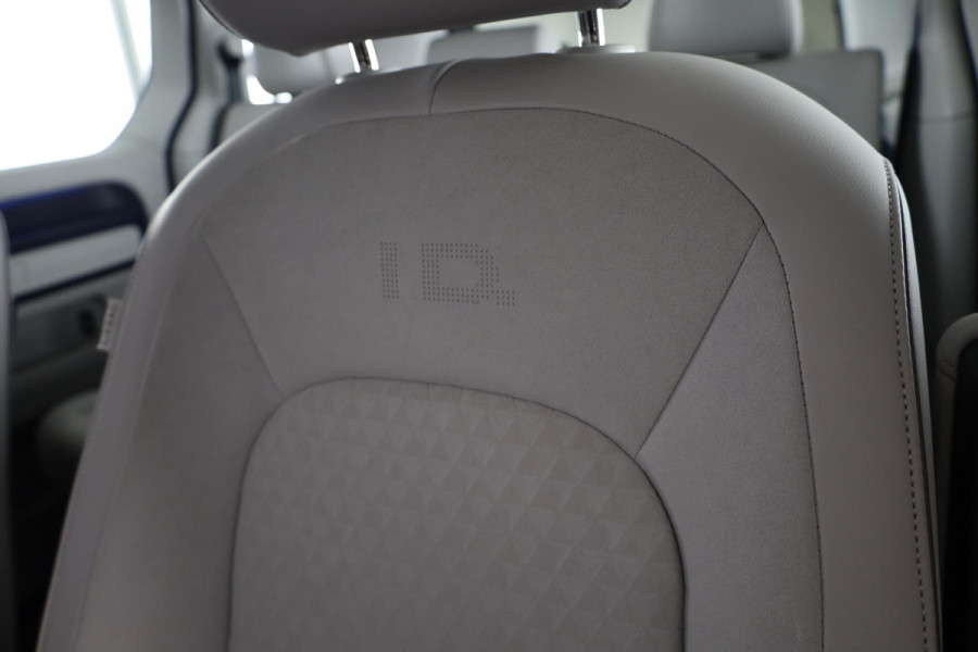Volkswagen ID. Buzz 1st Max 77kWh 204 pk | Navigatie | Elektr. trekhaak | Parkeersensoren (Park assist) | Rondomzicht camera | Adaptieve cruise control | Stoelverwarming | Elektr. schuifdeuren |