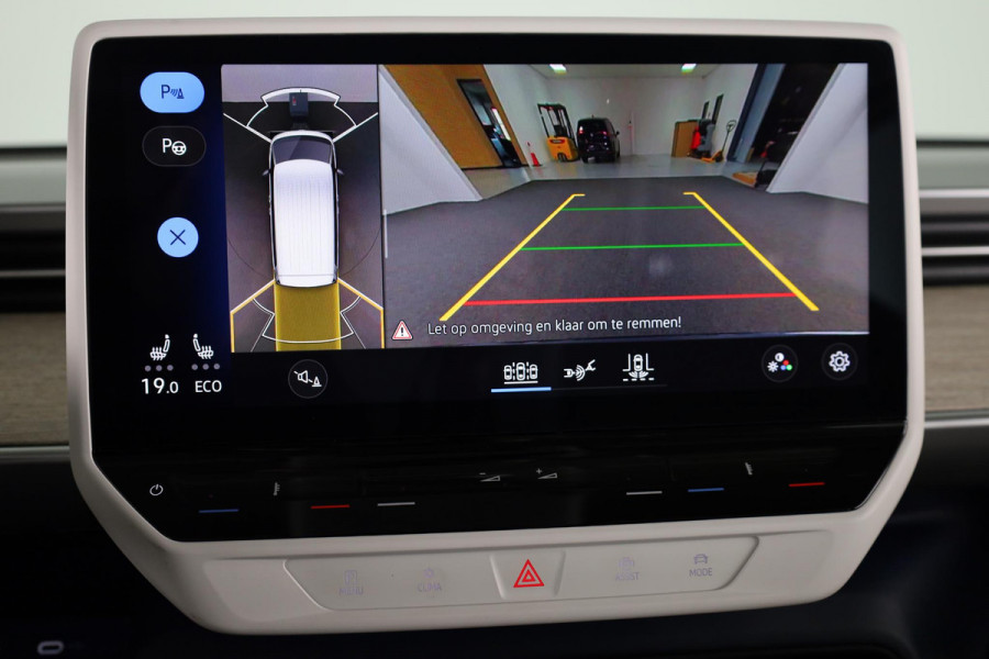 Volkswagen ID. Buzz 1st Max 77kWh 204 pk | Navigatie | Elektr. trekhaak | Parkeersensoren (Park assist) | Rondomzicht camera | Adaptieve cruise control | Stoelverwarming | Elektr. schuifdeuren |