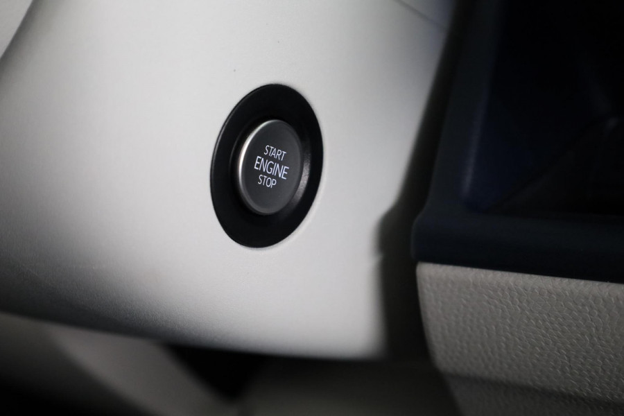 Volkswagen ID. Buzz 1st Max 77kWh 204 pk | Navigatie | Elektr. trekhaak | Parkeersensoren (Park assist) | Rondomzicht camera | Adaptieve cruise control | Stoelverwarming | Elektr. schuifdeuren |