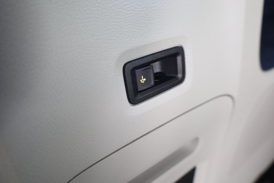 Volkswagen ID. Buzz 1st Max 77kWh 204 pk | Navigatie | Elektr. trekhaak | Parkeersensoren (Park assist) | Rondomzicht camera | Adaptieve cruise control | Stoelverwarming | Elektr. schuifdeuren |