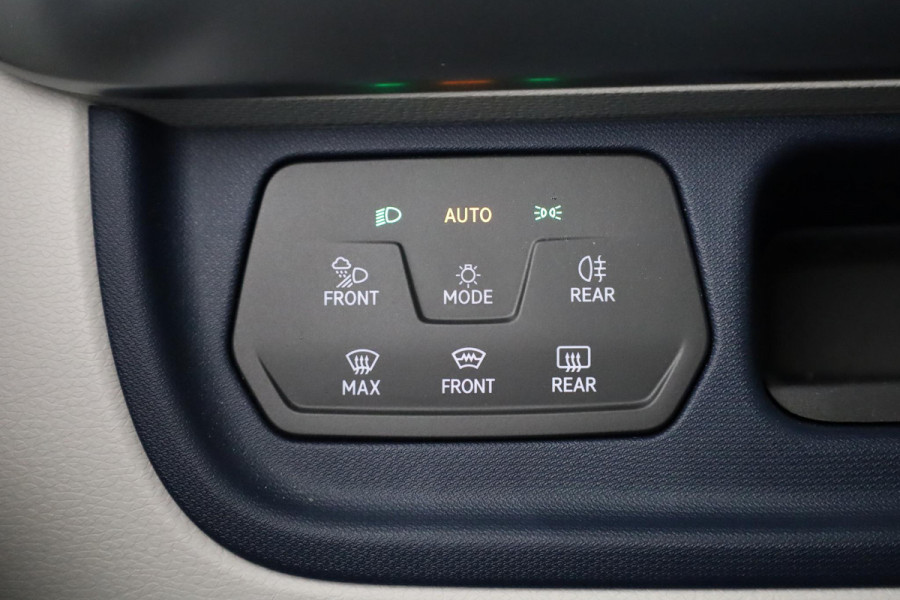 Volkswagen ID. Buzz 1st Max 77kWh 204 pk | Navigatie | Elektr. trekhaak | Parkeersensoren (Park assist) | Rondomzicht camera | Adaptieve cruise control | Stoelverwarming | Elektr. schuifdeuren |