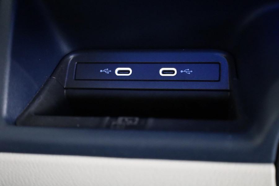 Volkswagen ID. Buzz 1st Max 77kWh 204 pk | Navigatie | Elektr. trekhaak | Parkeersensoren (Park assist) | Rondomzicht camera | Adaptieve cruise control | Stoelverwarming | Elektr. schuifdeuren |