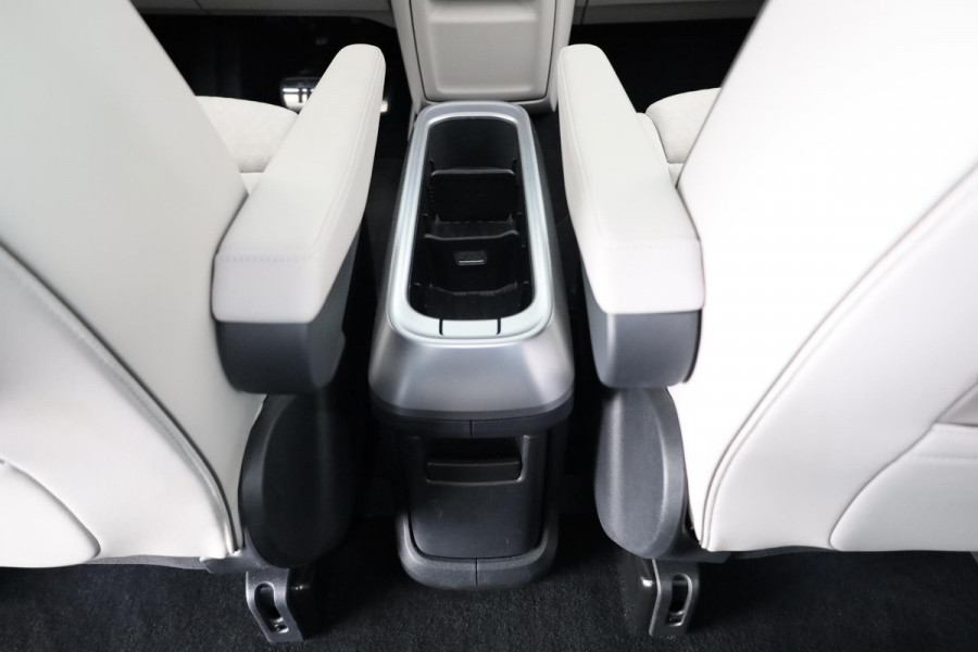 Volkswagen ID. Buzz 1st Max 77kWh 204 pk | Navigatie | Elektr. trekhaak | Parkeersensoren (Park assist) | Rondomzicht camera | Adaptieve cruise control | Stoelverwarming | Elektr. schuifdeuren |