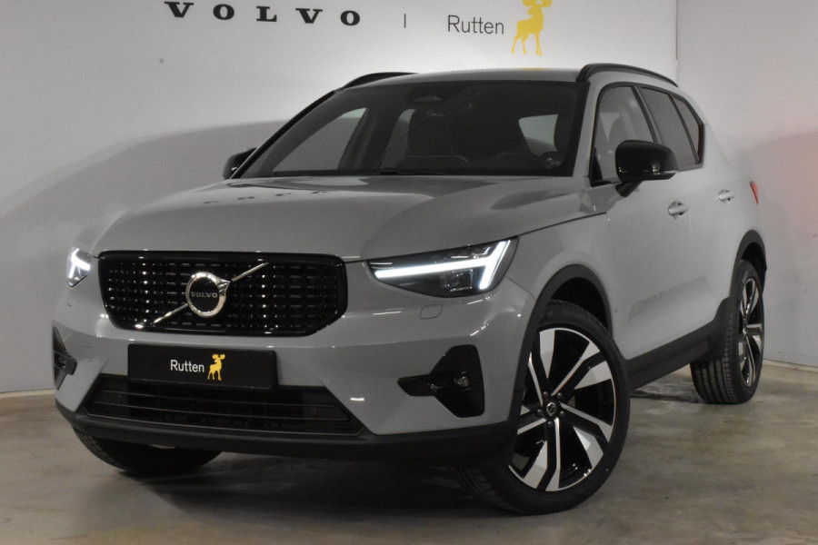 Volvo XC40 B4 211PK Automaat Plus Dark / Lighting Pack / Pixel led / 20'' Velgen / Donker getint glas