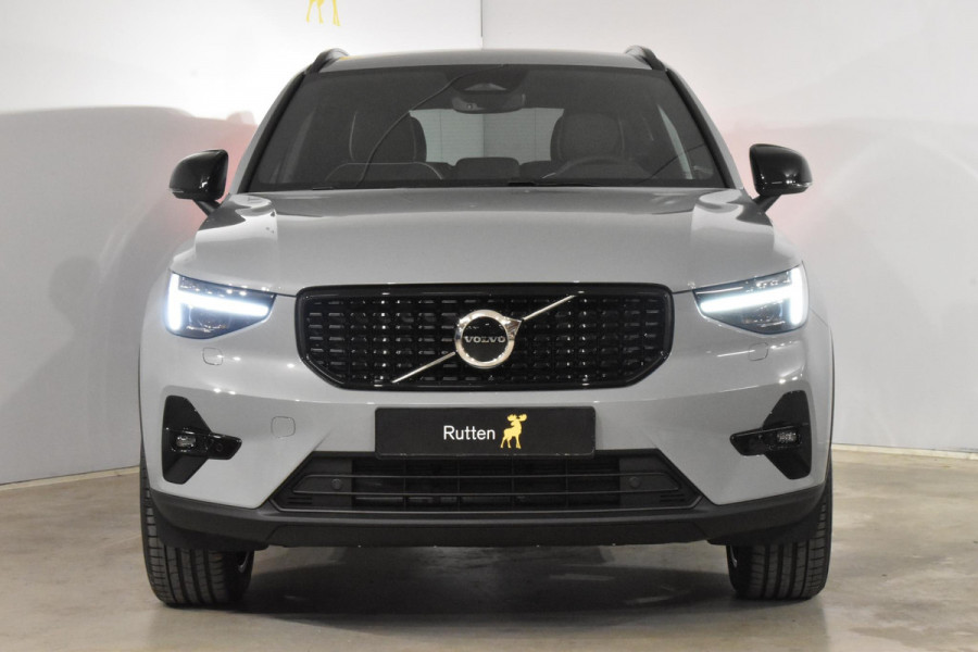 Volvo XC40 B4 211PK Automaat Plus Dark / Lighting Pack / Pixel led / 20'' Velgen / Donker getint glas