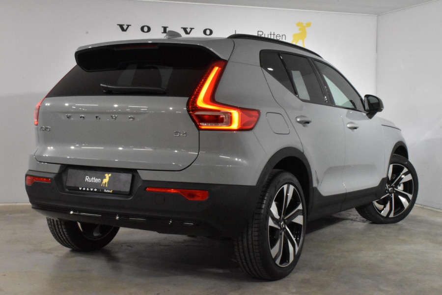 Volvo XC40 B4 211PK Automaat Plus Dark / Lighting Pack / Pixel led / 20'' Velgen / Donker getint glas