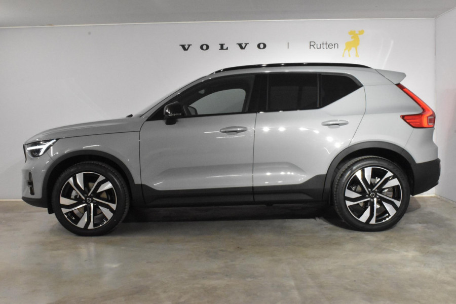 Volvo XC40 B4 211PK Automaat Plus Dark / Lighting Pack / Pixel led / 20'' Velgen / Donker getint glas