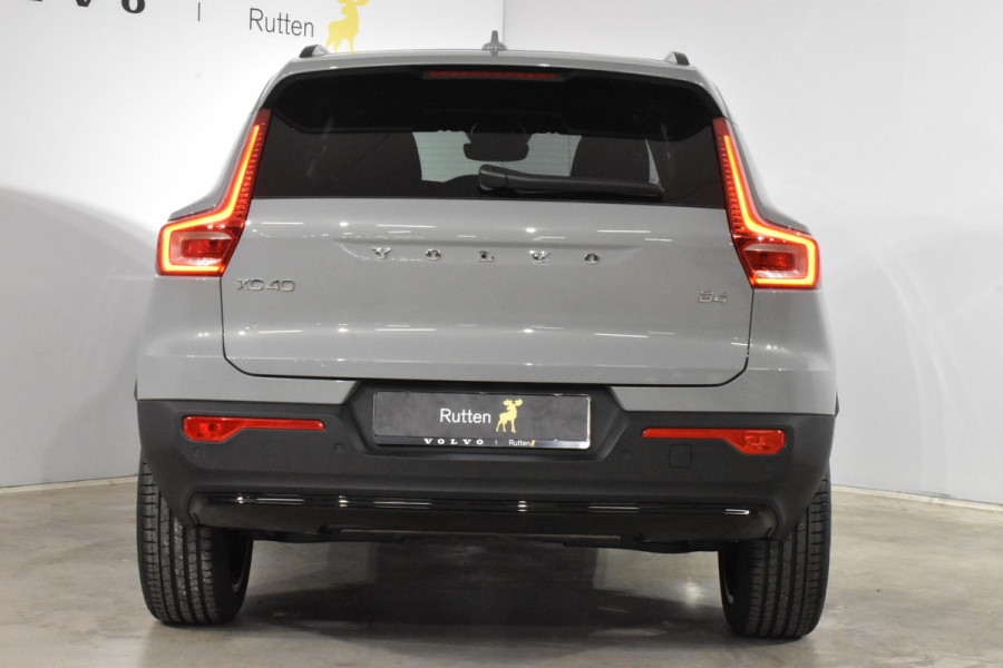 Volvo XC40 B4 211PK Automaat Plus Dark / Lighting Pack / Pixel led / 20'' Velgen / Donker getint glas