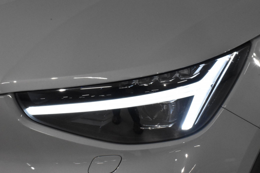 Volvo XC40 B4 211PK Automaat Plus Dark / Lighting Pack / Pixel led / 20'' Velgen / Donker getint glas
