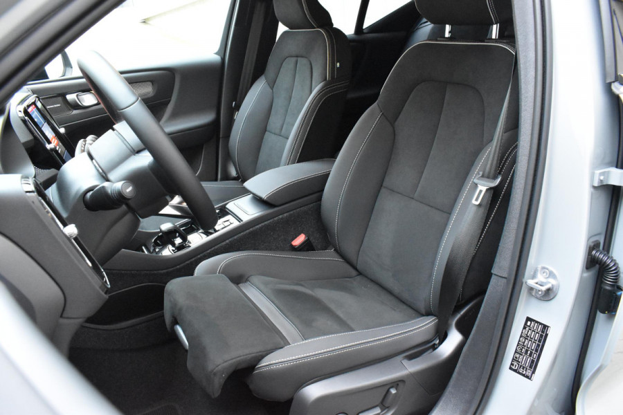 Volvo XC40 B4 211PK Automaat Plus Dark / Lighting Pack / Pixel led / 20'' Velgen / Donker getint glas