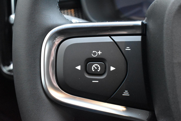 Volvo XC40 B4 211PK Automaat Plus Dark / Lighting Pack / Pixel led / 20'' Velgen / Donker getint glas
