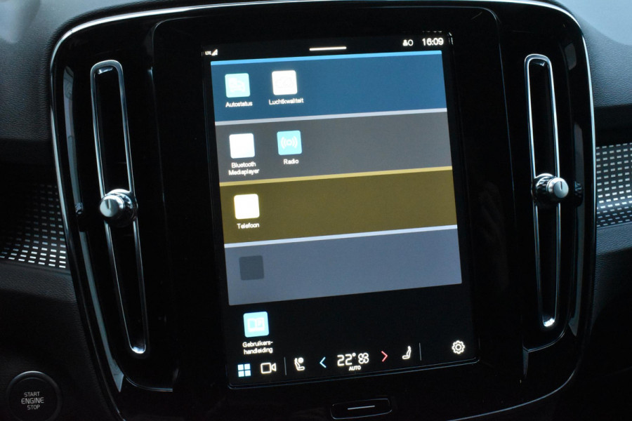 Volvo XC40 B4 211PK Automaat Plus Dark / Lighting Pack / Pixel led / 20'' Velgen / Donker getint glas