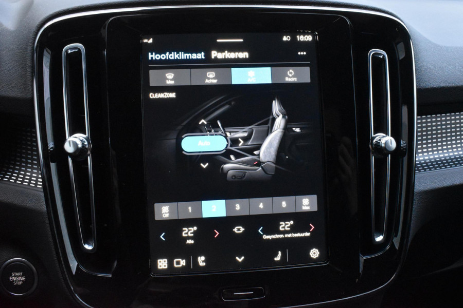 Volvo XC40 B4 211PK Automaat Plus Dark / Lighting Pack / Pixel led / 20'' Velgen / Donker getint glas