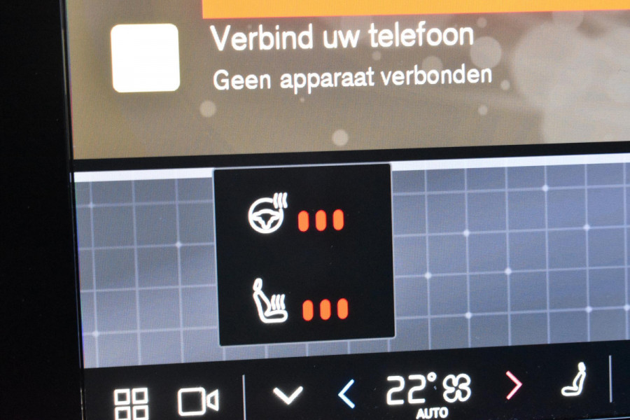 Volvo XC40 B4 211PK Automaat Plus Dark / Lighting Pack / Pixel led / 20'' Velgen / Donker getint glas