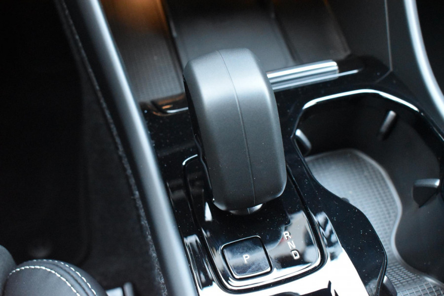 Volvo XC40 B4 211PK Automaat Plus Dark / Lighting Pack / Pixel led / 20'' Velgen / Donker getint glas