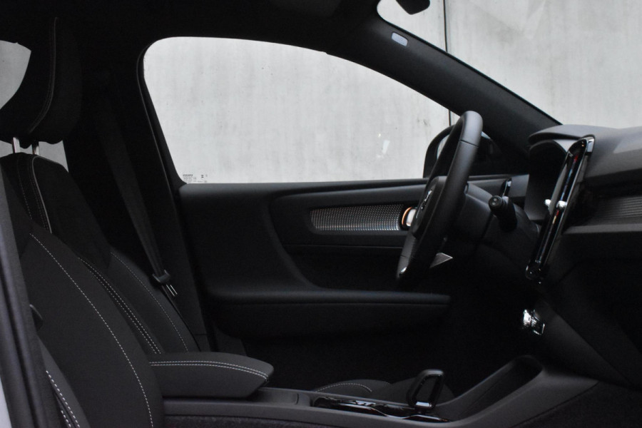 Volvo XC40 B4 211PK Automaat Plus Dark / Lighting Pack / Pixel led / 20'' Velgen / Donker getint glas