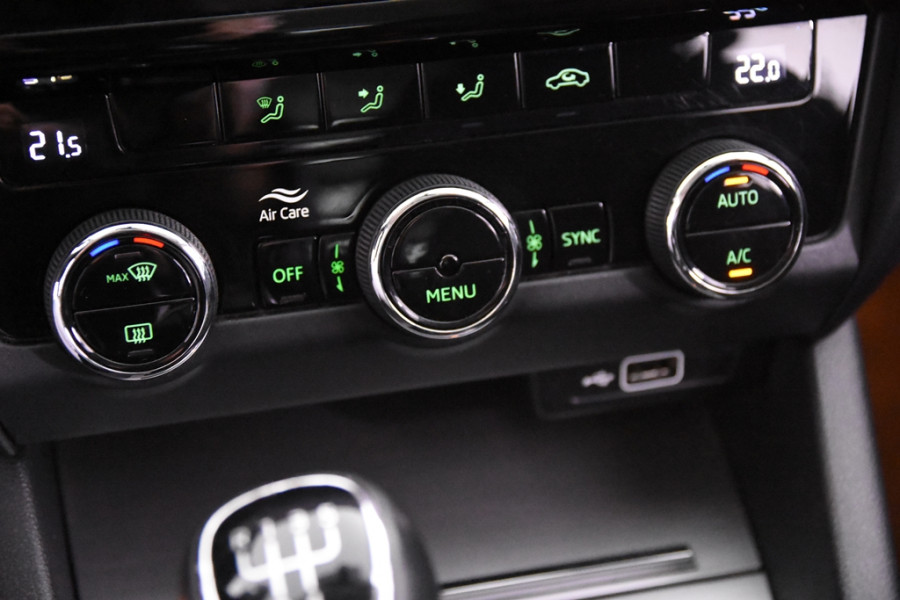 Škoda Octavia Combi 1.6 TDI Greentech Ambition *1ste Eigenaar*Navigatie*Trekhaak*