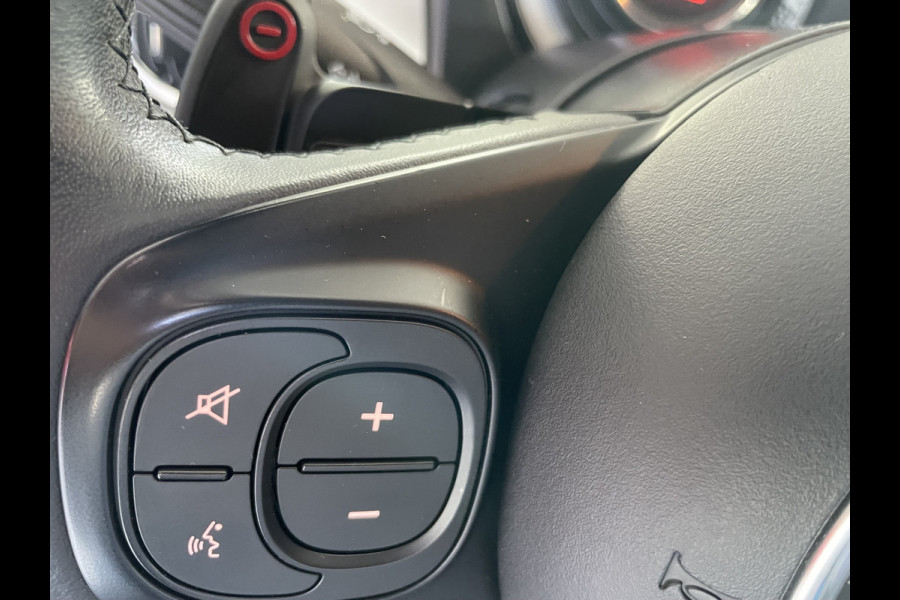 Fiat 500 0.9 TwinAir Turbo Sport Automaat - Mistlampen - Parkeersensoren achter - Licht metalen velgen - Cruise control - Navigatie - Multifunctioneel stuurwiel -  extra getint glas achter