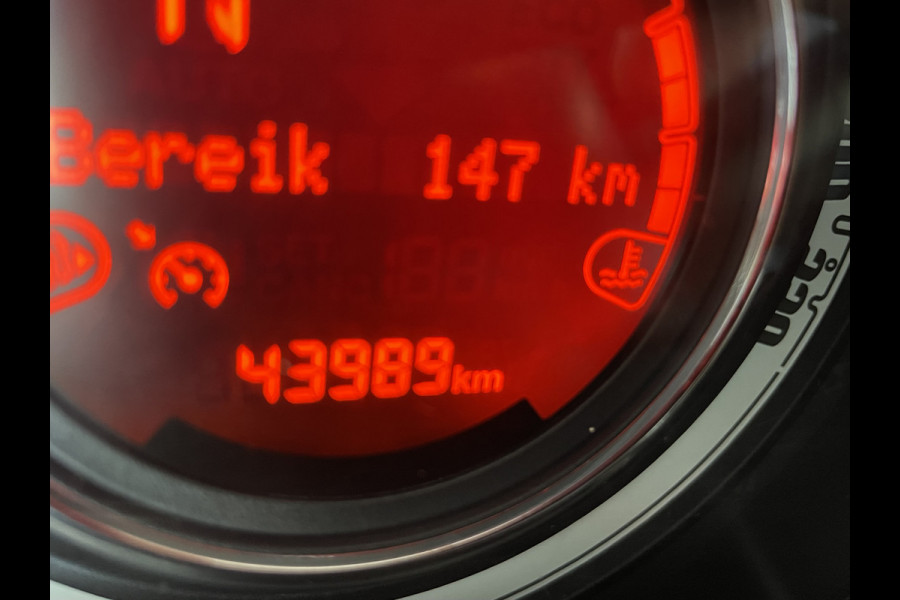 Fiat 500 0.9 TwinAir Turbo Sport Automaat - Mistlampen - Parkeersensoren achter - Licht metalen velgen - Cruise control - Navigatie - Multifunctioneel stuurwiel -  extra getint glas achter