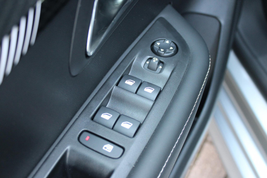 Peugeot 208 1.2 100PK ALLURE | CAMERA VOOR + ACHTER | KEYLESS ENTRY/START | DODEHOEK DETECTIE | NAVIGATIE | DRAADLOZE APPLE CARPLAY/ANDROID AUTO | PARKEERSENSOREN VOOR + ACHTER | ADAPTIVE CRUISE CONTROL | DAB+ RADIO | LED KOPLAMPEN |