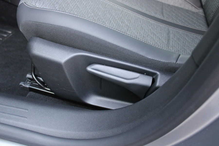Peugeot 208 1.2 100PK ALLURE | CAMERA VOOR + ACHTER | KEYLESS ENTRY/START | DODEHOEK DETECTIE | NAVIGATIE | DRAADLOZE APPLE CARPLAY/ANDROID AUTO | PARKEERSENSOREN VOOR + ACHTER | ADAPTIVE CRUISE CONTROL | DAB+ RADIO | LED KOPLAMPEN |