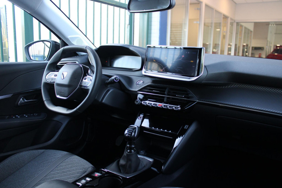 Peugeot 208 1.2 100PK ALLURE | CAMERA VOOR + ACHTER | KEYLESS ENTRY/START | DODEHOEK DETECTIE | NAVIGATIE | DRAADLOZE APPLE CARPLAY/ANDROID AUTO | PARKEERSENSOREN VOOR + ACHTER | ADAPTIVE CRUISE CONTROL | DAB+ RADIO | LED KOPLAMPEN |