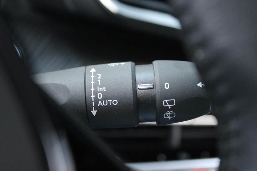 Peugeot 208 1.2 100PK ALLURE | CAMERA VOOR + ACHTER | KEYLESS ENTRY/START | DODEHOEK DETECTIE | NAVIGATIE | DRAADLOZE APPLE CARPLAY/ANDROID AUTO | PARKEERSENSOREN VOOR + ACHTER | ADAPTIVE CRUISE CONTROL | DAB+ RADIO | LED KOPLAMPEN |