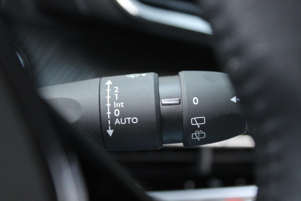 Peugeot 208 1.2 100PK ALLURE | CAMERA VOOR + ACHTER | KEYLESS ENTRY/START | DODEHOEK DETECTIE | NAVIGATIE | DRAADLOZE APPLE CARPLAY/ANDROID AUTO | PARKEERSENSOREN VOOR + ACHTER | ADAPTIVE CRUISE CONTROL | DAB+ RADIO | LED KOPLAMPEN |