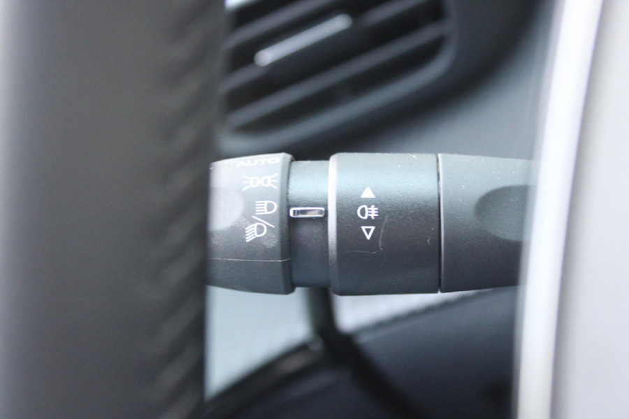 Peugeot 208 1.2 100PK ALLURE | CAMERA VOOR + ACHTER | KEYLESS ENTRY/START | DODEHOEK DETECTIE | NAVIGATIE | DRAADLOZE APPLE CARPLAY/ANDROID AUTO | PARKEERSENSOREN VOOR + ACHTER | ADAPTIVE CRUISE CONTROL | DAB+ RADIO | LED KOPLAMPEN |
