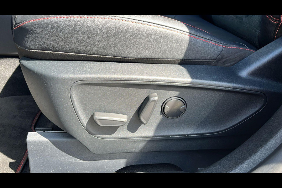 Ford Kuga 2.5 PHEV ST-Line X 225pk | Driver Assistance Pack | Winterpack | Wegklapbare Trekhaak | 1.500kg Trekgewicht  | All Weatherbanden