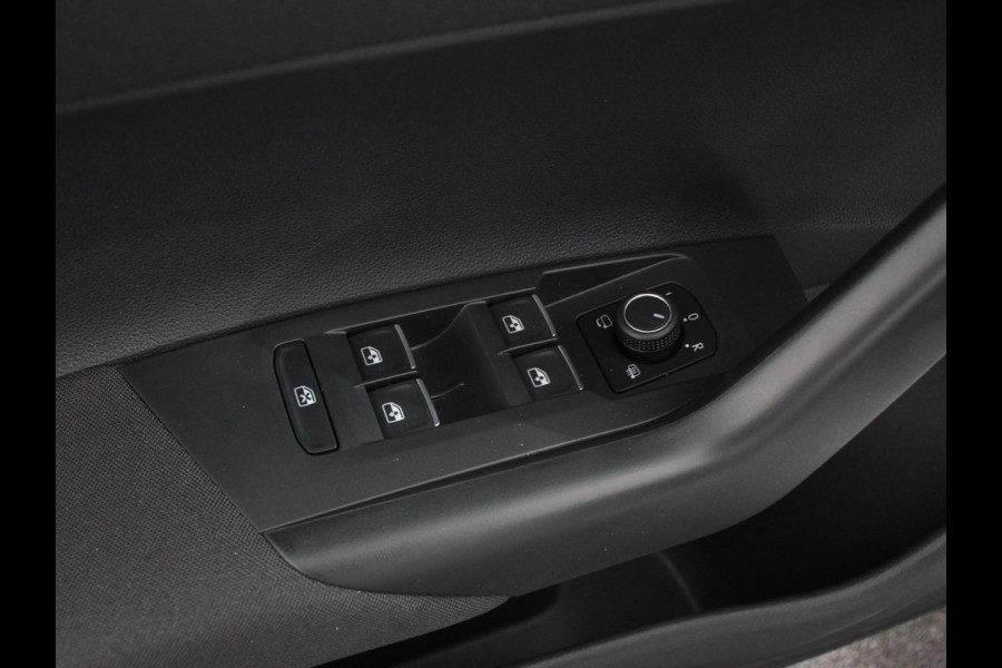 Volkswagen Polo 1.0 TSI DSG R-Line Navigatie Apple Carplay/Android Auto Adaptive Cruise Control Parkeersensoren Stoelverwarming Virtual Cockpit Ledverlichting Climate Control