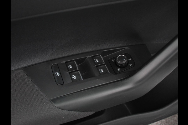 Volkswagen Polo 1.0 TSI DSG R-Line Navigatie Apple Carplay/Android Auto Adaptive Cruise Control Parkeersensoren Stoelverwarming Virtual Cockpit Ledverlichting Climate Control