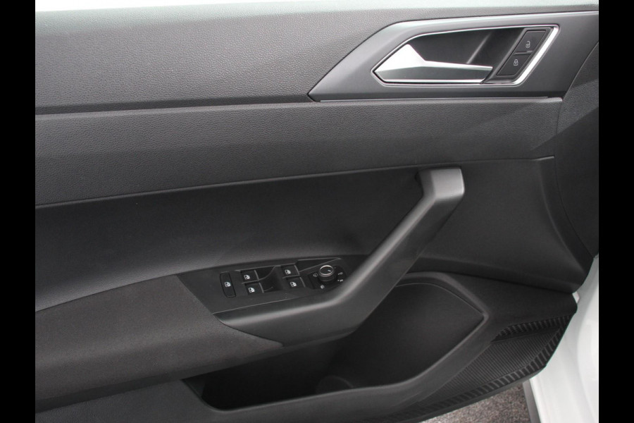 Volkswagen Polo 1.0 TSI DSG R-Line Navigatie Apple Carplay/Android Auto Adaptive Cruise Control Parkeersensoren Stoelverwarming Virtual Cockpit Ledverlichting Climate Control