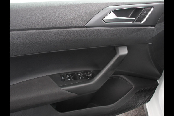 Volkswagen Polo 1.0 TSI DSG R-Line Navigatie Apple Carplay/Android Auto Adaptive Cruise Control Parkeersensoren Stoelverwarming Virtual Cockpit Ledverlichting Climate Control