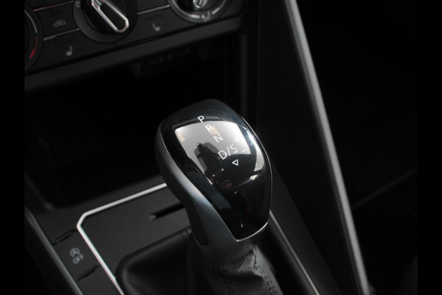 Volkswagen Polo 1.0 TSI DSG R-Line Navigatie Apple Carplay/Android Auto Adaptive Cruise Control Parkeersensoren Stoelverwarming Virtual Cockpit Ledverlichting Climate Control