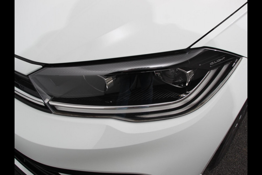 Volkswagen Polo 1.0 TSI DSG R-Line Navigatie Apple Carplay/Android Auto Adaptive Cruise Control Parkeersensoren Stoelverwarming Virtual Cockpit Ledverlichting Climate Control