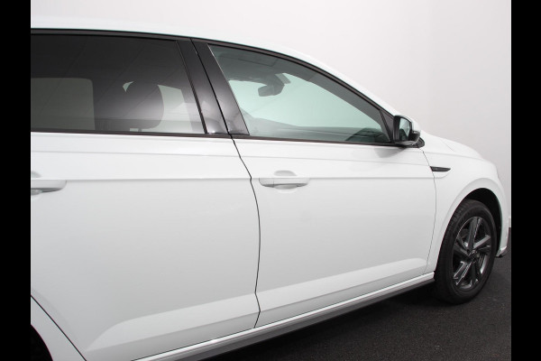 Volkswagen Polo 1.0 TSI DSG R-Line Navigatie Apple Carplay/Android Auto Adaptive Cruise Control Parkeersensoren Stoelverwarming Virtual Cockpit Ledverlichting Climate Control