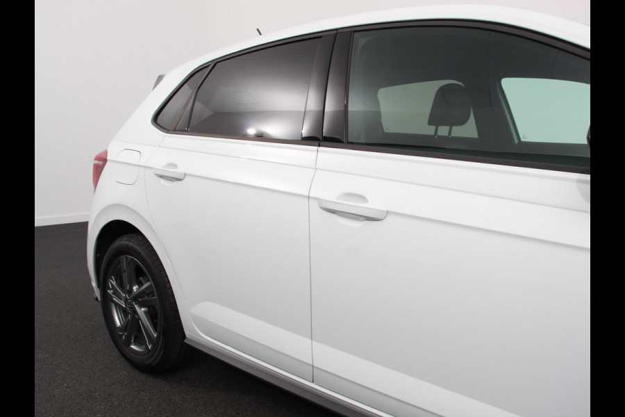 Volkswagen Polo 1.0 TSI DSG R-Line Navigatie Apple Carplay/Android Auto Adaptive Cruise Control Parkeersensoren Stoelverwarming Virtual Cockpit Ledverlichting Climate Control