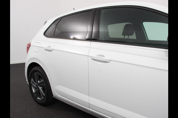 Volkswagen Polo 1.0 TSI DSG R-Line Navigatie Apple Carplay/Android Auto Adaptive Cruise Control Parkeersensoren Stoelverwarming Virtual Cockpit Ledverlichting Climate Control