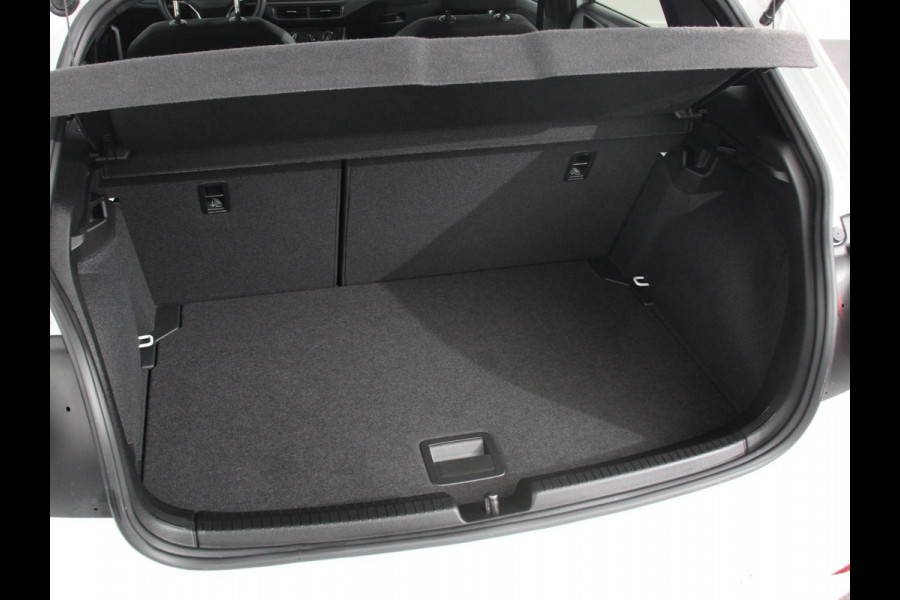 Volkswagen Polo 1.0 TSI DSG R-Line Navigatie Apple Carplay/Android Auto Adaptive Cruise Control Parkeersensoren Stoelverwarming Virtual Cockpit Ledverlichting Climate Control