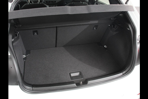 Volkswagen Polo 1.0 TSI DSG R-Line Navigatie Apple Carplay/Android Auto Adaptive Cruise Control Parkeersensoren Stoelverwarming Virtual Cockpit Ledverlichting Climate Control
