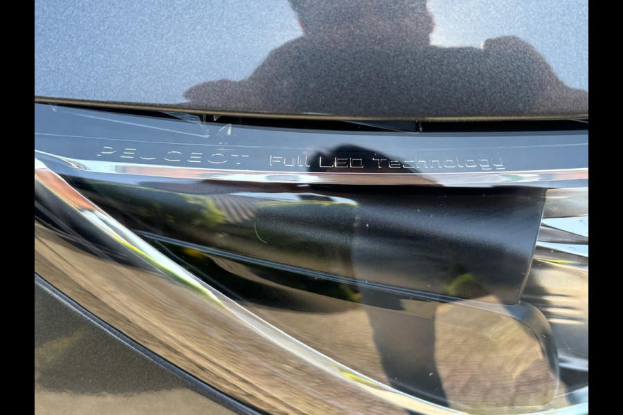 Peugeot 308 1.2 PureTech Allure | Automaat | Nav | Pano dak | Led koplampen | keyless | A. camera | Org NL | Dealeronderhouden