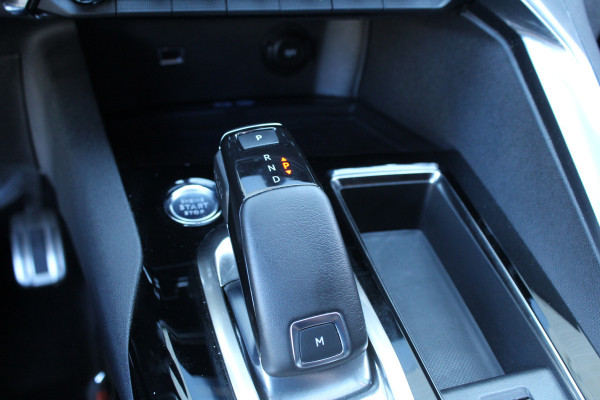 Peugeot 3008 1.2 PureTech 131pk Blue Lease GT AUTOMAAT NL-Auto NAP BTW Clima Cruise Navi 360 Camera Carplay Keyless LMV