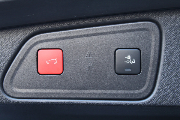 Peugeot 3008 1.2 PureTech 131pk Blue Lease GT AUTOMAAT NL-Auto NAP BTW Clima Cruise Navi 360 Camera Carplay Keyless LMV