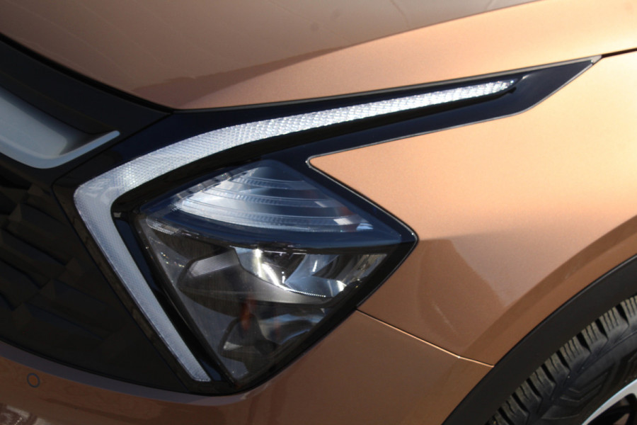 Kia Sportage 1.6-150pk T-GDi MHEV ComfortLine. Keurig nette Kia, trekgewicht 1.650kg ! Trekhaak, metallic lak, LM wielen,