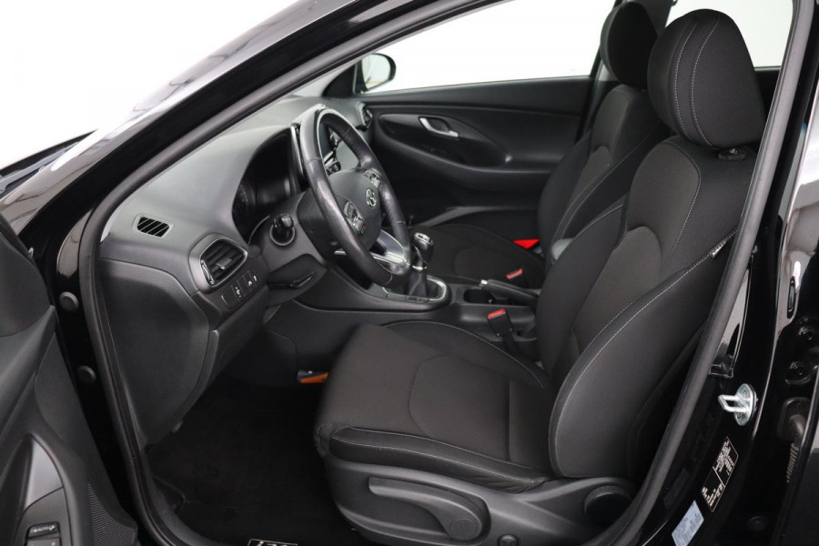 Hyundai i30 1.0 T-GDI First Edition | Carplay | Camera | Full LED | Navigatie | Parkeerhulp | Climate control | Cruise control | Bluetooth
